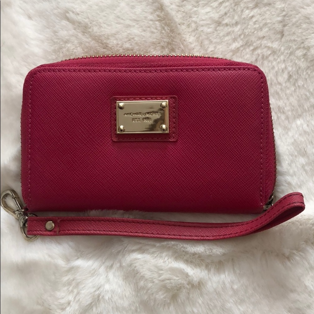 Michael Kors Essential Zippy Wallet